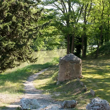 Le Relais De Pigasse בית הארחה Ouveillan
